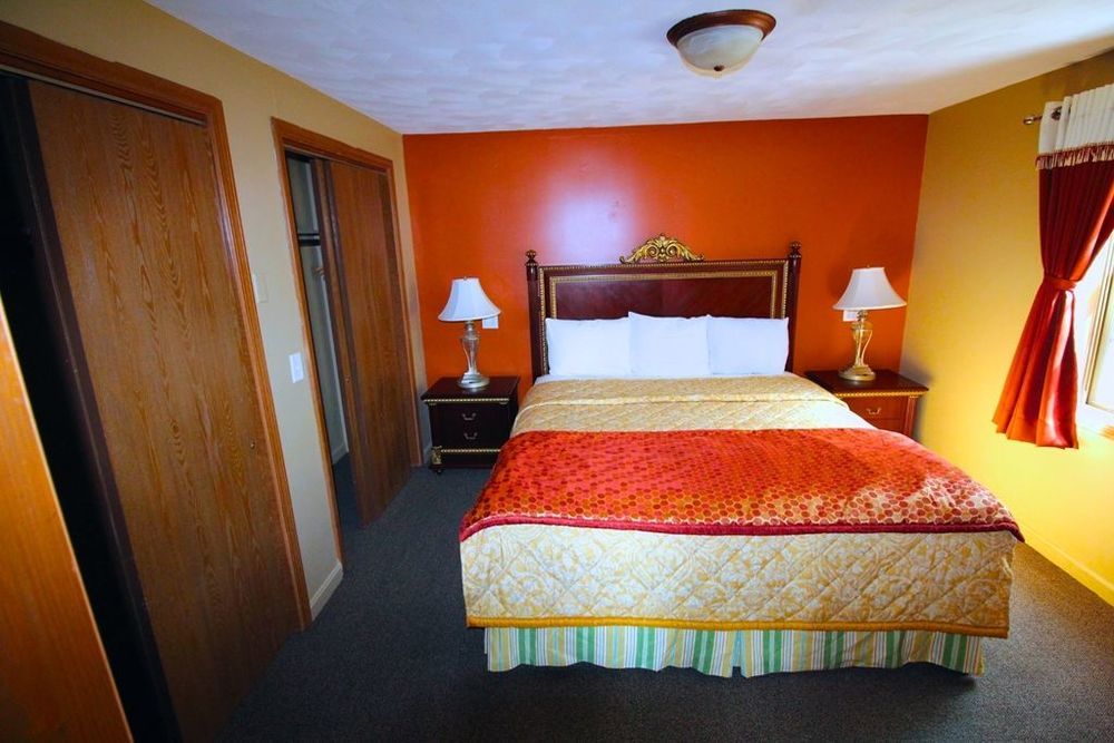 Knights Inn & Suites Salem Room photo